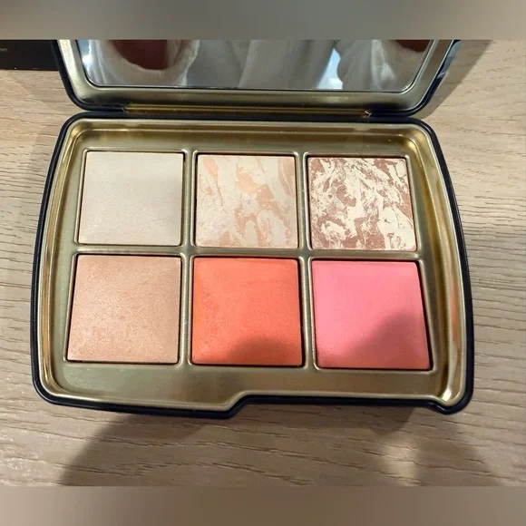 Hourglass Ambient Lighting Edit Unlocked Palette Holiday Horse Design NIB - Picture 6 of 6